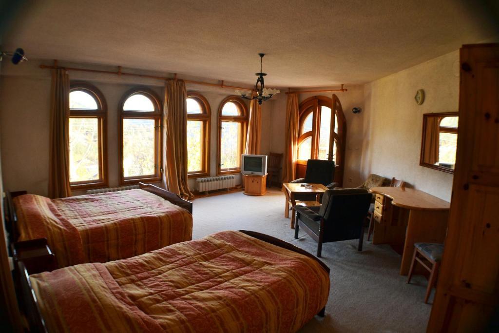 Family Hotel Silver Smolyan Room photo