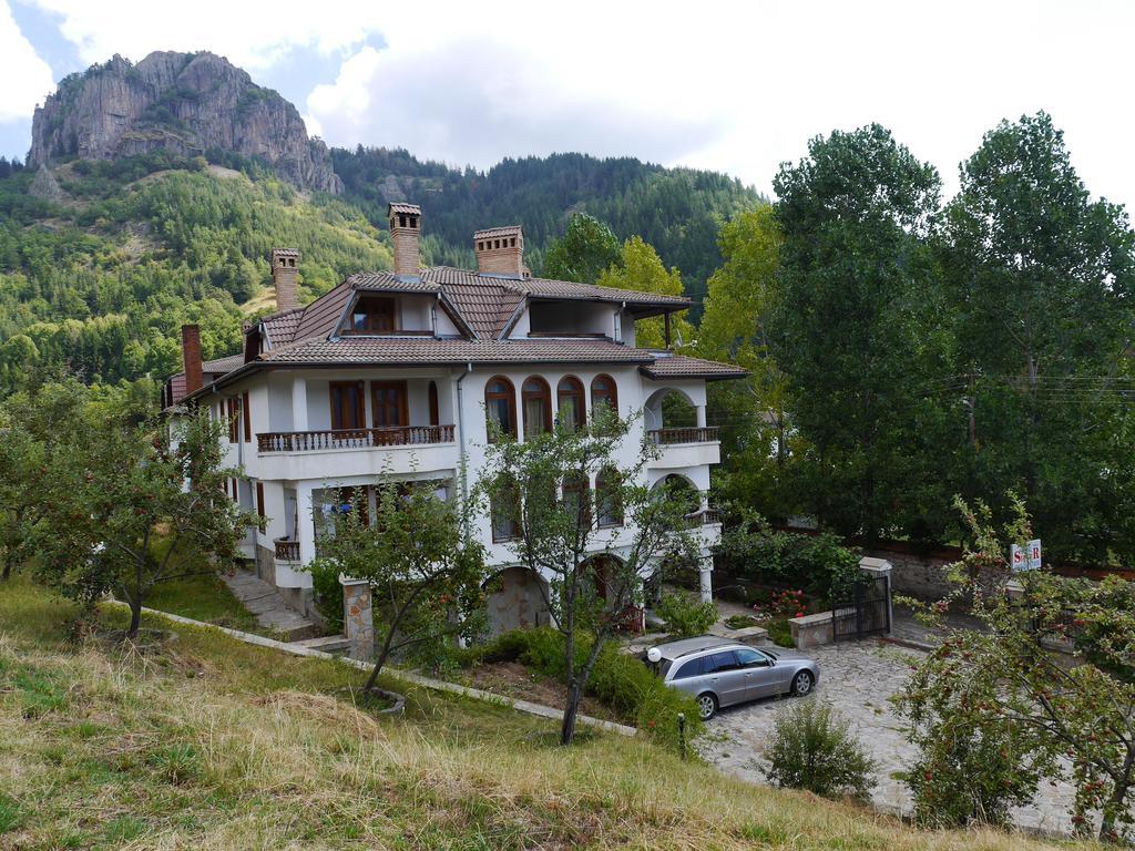 Family Hotel Silver Smolyan Exterior photo